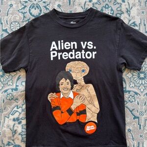 Black Alien vs. Predator Graphic T-Shirt